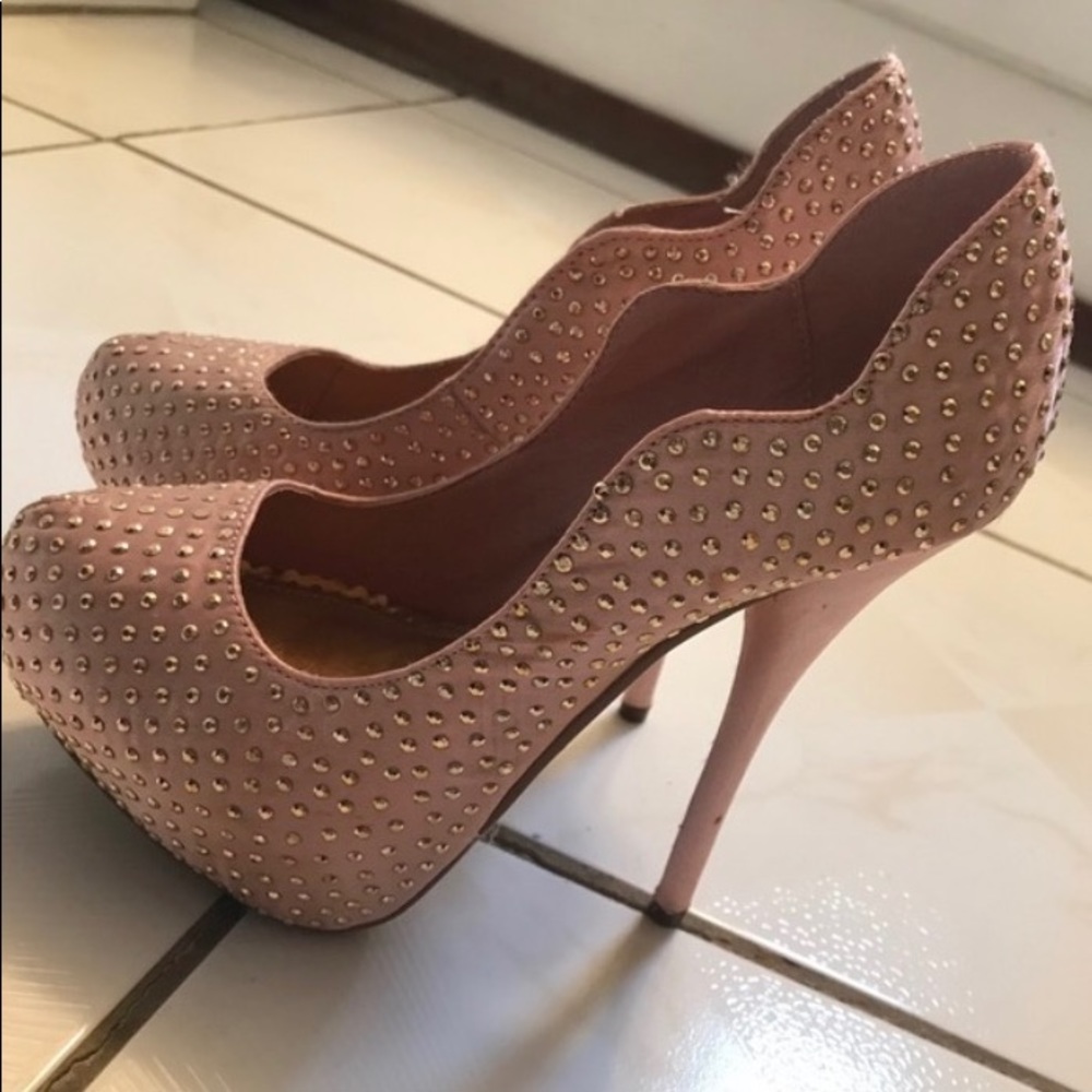 Pink pumps size 5.5